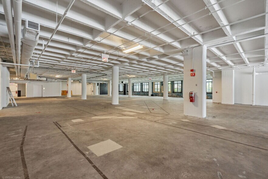 More Photos Of 360 N State St, Chicago General Retail For Sale