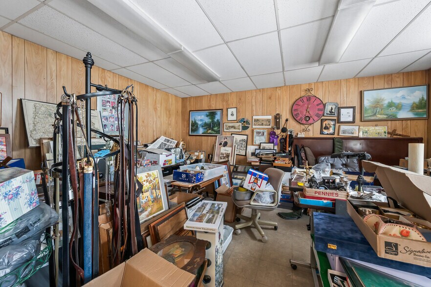 More Photos Of 46 Wight St, Berlin Warehouse For Sale
