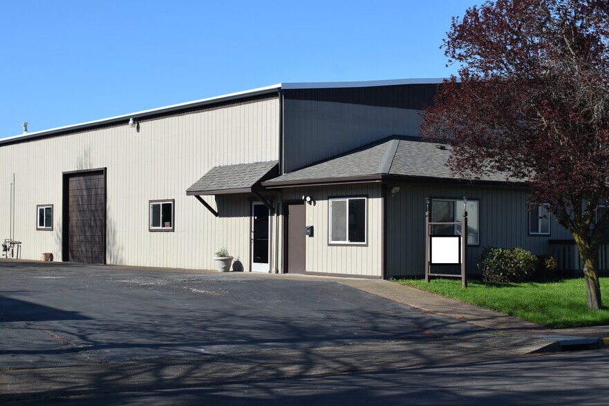 More Photos Of 4216 W 7th Ave, Eugene Warehouse For Lease