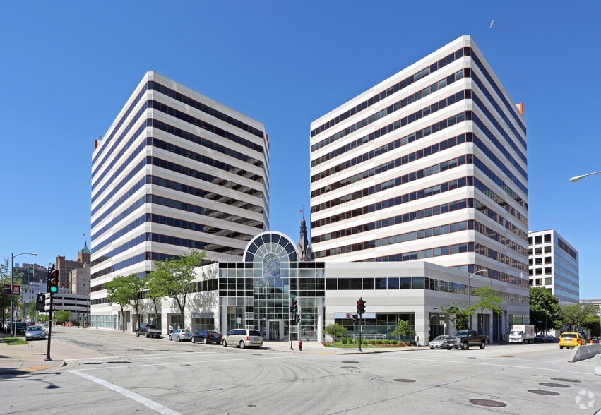 330 E Kilbourn Ave, Milwaukee, WI 53202 Office For Lease