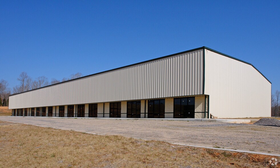 More Photos Of 12101-12121 Wilfong Ct, Midlothian Light Distribution For Lease