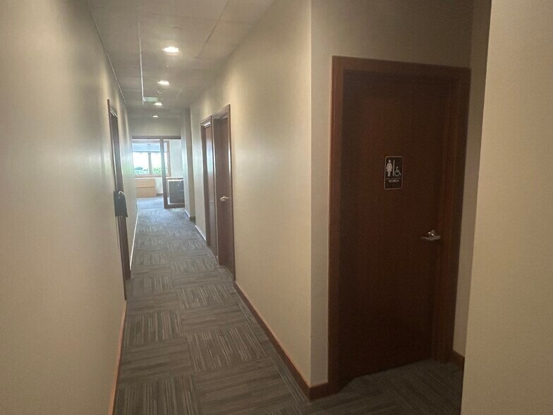 More Photos Of 2831 Dexter Dr, Elkhart Office For Lease