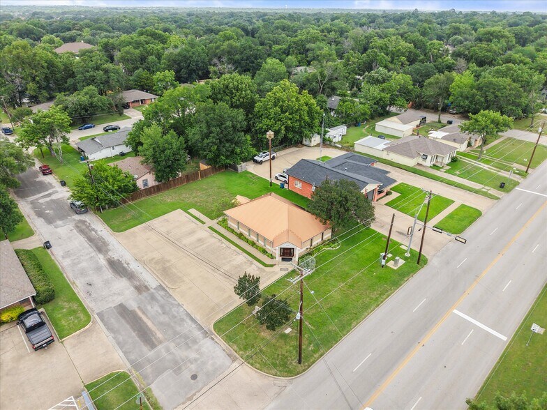 More Photos Of 2220 W 2nd Ave, Corsicana Office For Sale