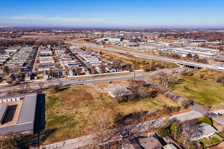 More Photos Of 5110 S Hydraulic St, Wichita Freestanding For Sale