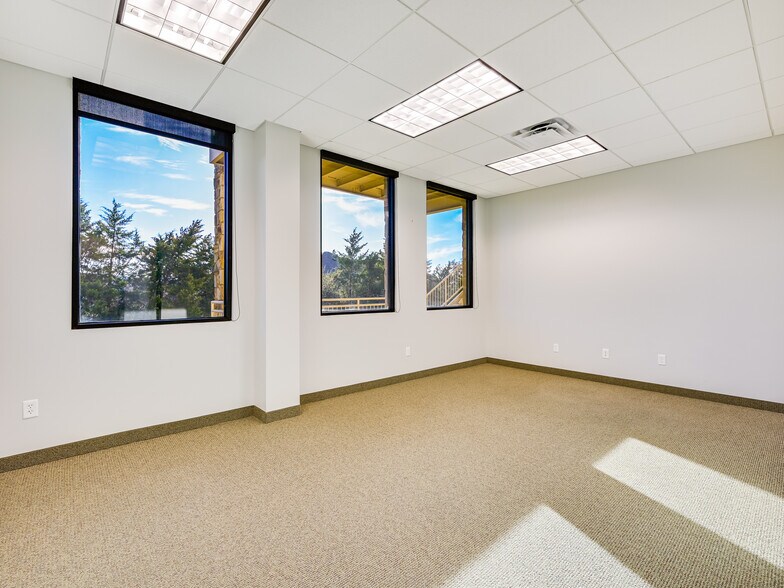 More Photos Of 3 Lakeway Centre Ct, Austin Medical For Lease