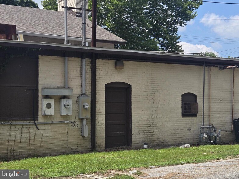 More Photos Of 1343 Highway 77, Bridgeton Flex For Sale