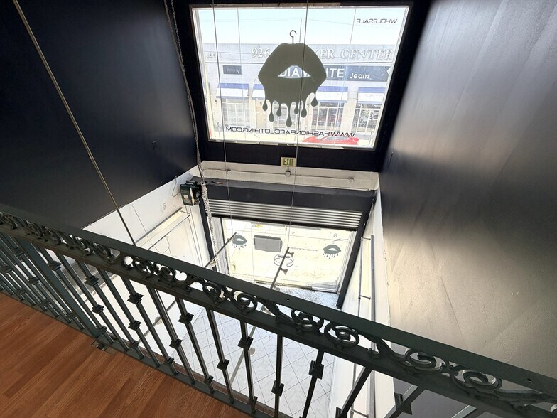 More Photos Of 951 Crocker St, Los Angeles Storefront Retail Office For Lease