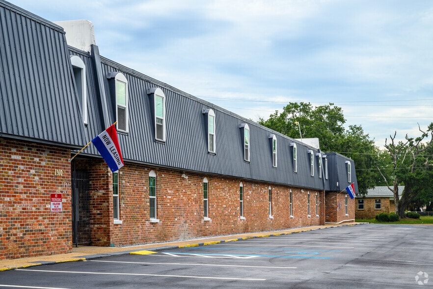 Primary Photo Of 1910 Southern Ave, Biloxi Apartments For Sale