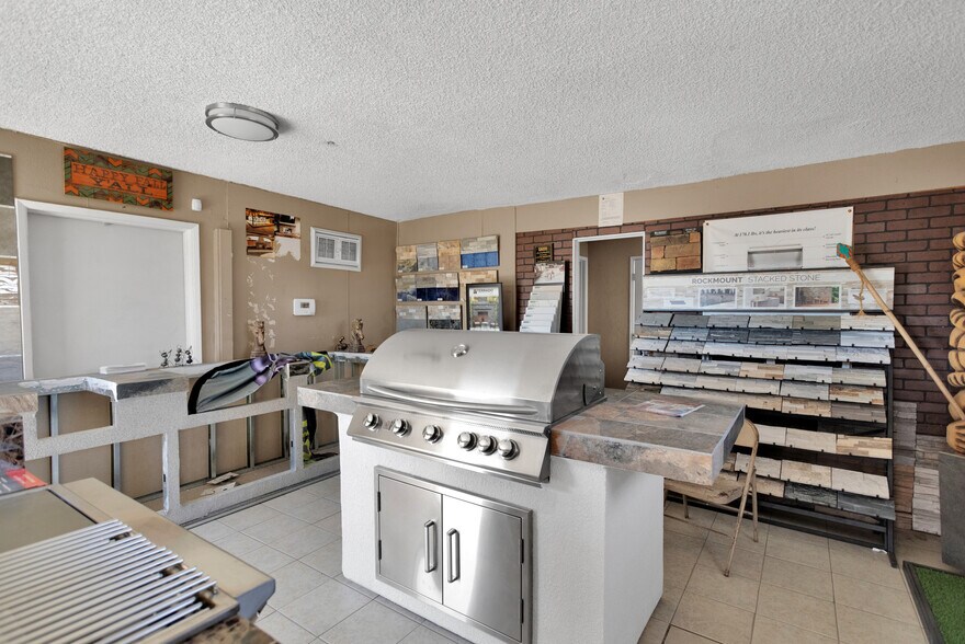 More Photos Of 9464 Hesperia Rd, Hesperia Freestanding For Sale