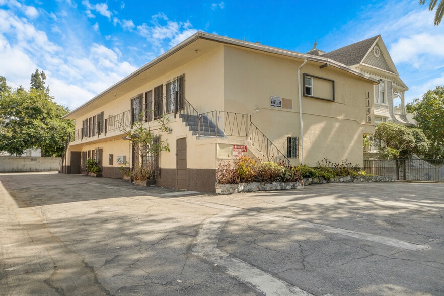 More Photos Of 1143 W 28th St, Los Angeles Multifamily For Sale