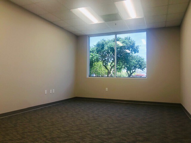 More Photos Of 10300 NW 19th St, Miami Warehouse For Lease