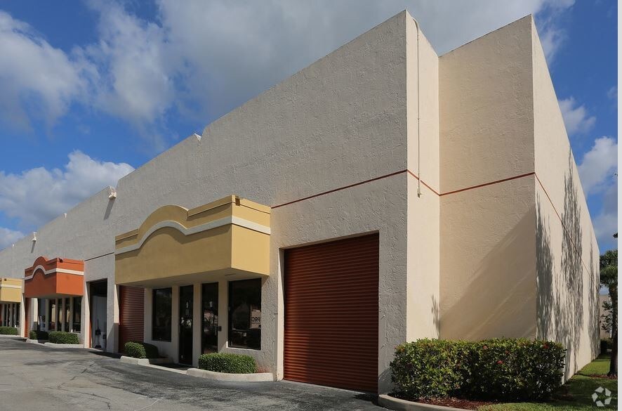 More Photos Of 2253 Vista Pky, West Palm Beach Unknown For Lease