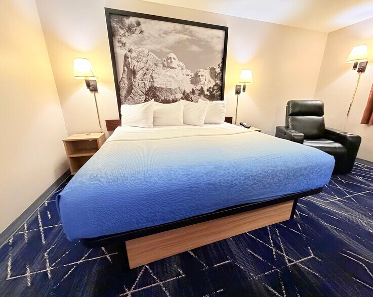 More Photos Of 800 Mammoth St, Hot Springs Hotel For Sale