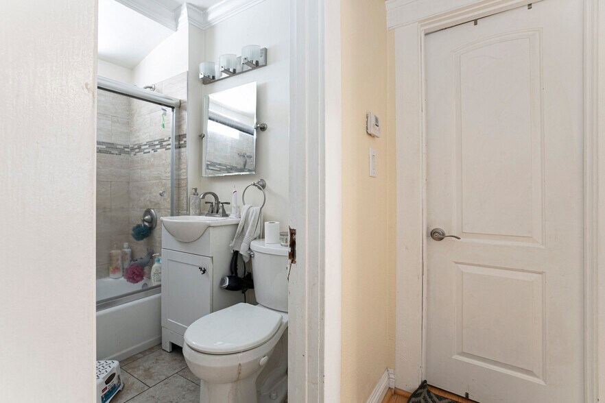 More Photos Of 2014-2016 Peyton Ave, Burbank Apartments For Sale