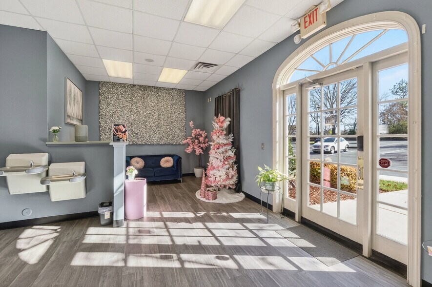 More Photos Of 3210 Prosperity Church Rd, Charlotte Office For Sale