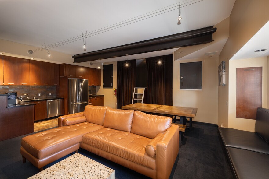 More Photos Of 5102 Vineland Ave, North Hollywood Movie Radio TVStudio For Sale