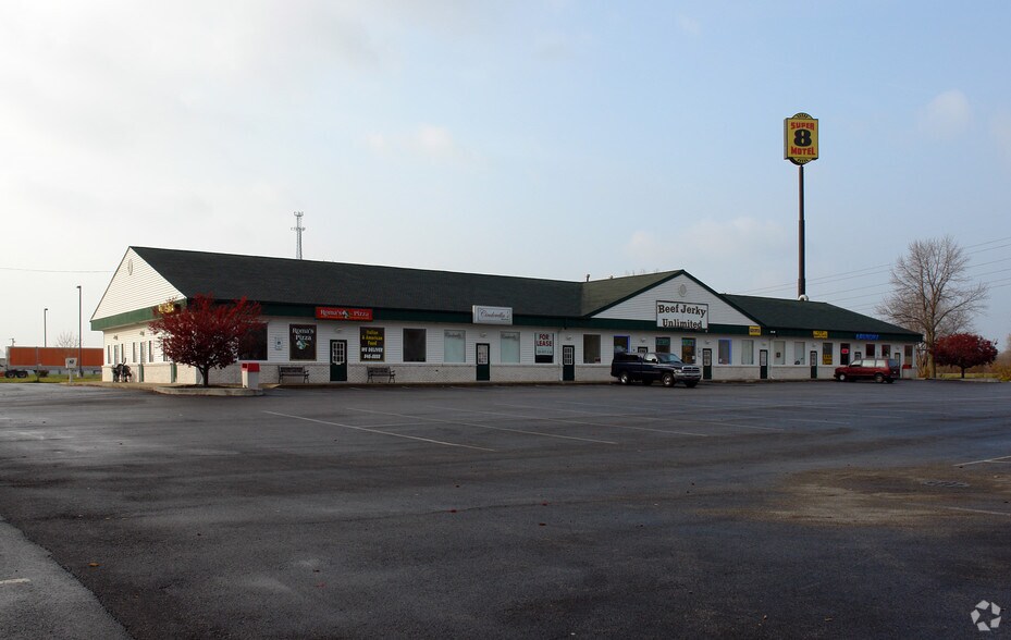 Primary Photo Of 10552 Evans Dr, Luna Pier Freestanding For Lease