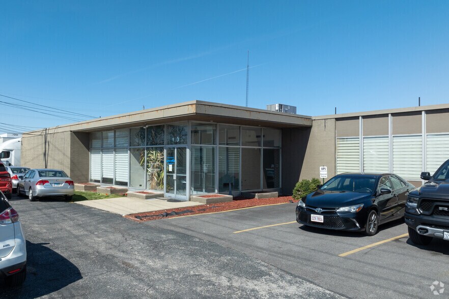 More Photos Of 1301 W Armitage Ave, Melrose Park Manufacturing For Lease