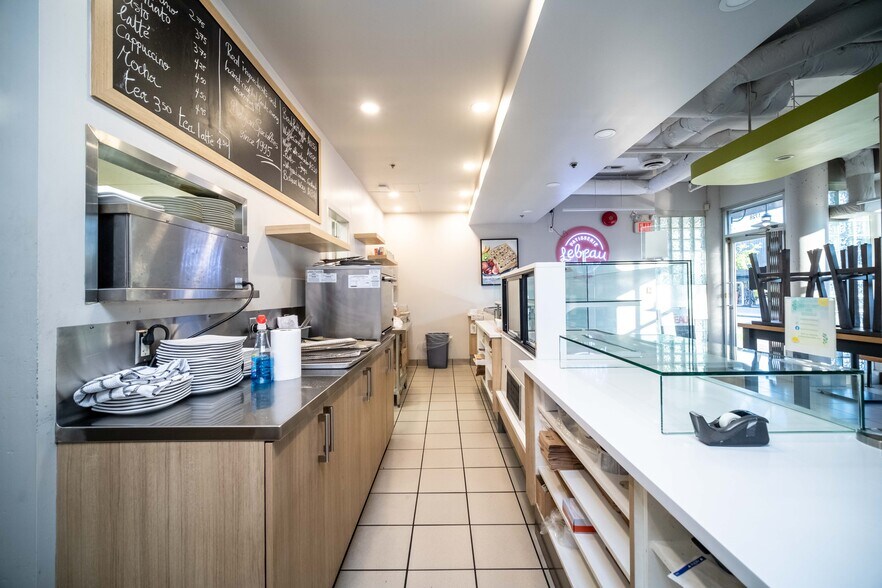 More Photos Of 1728 2nd Av W, Vancouver Apartments For Lease