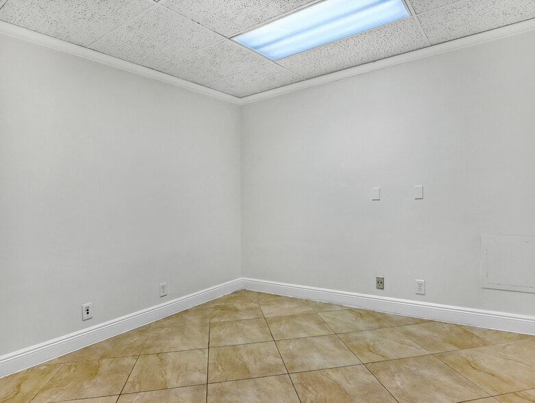 More Photos Of 1920 Palm Beach Lakes Blvd, West Palm Beach Medical For Sale