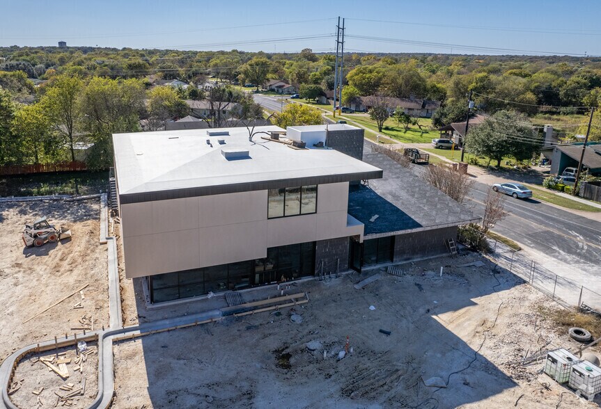 More Photos Of 5621 Emerald Forest Dr, Austin Restaurant For Lease