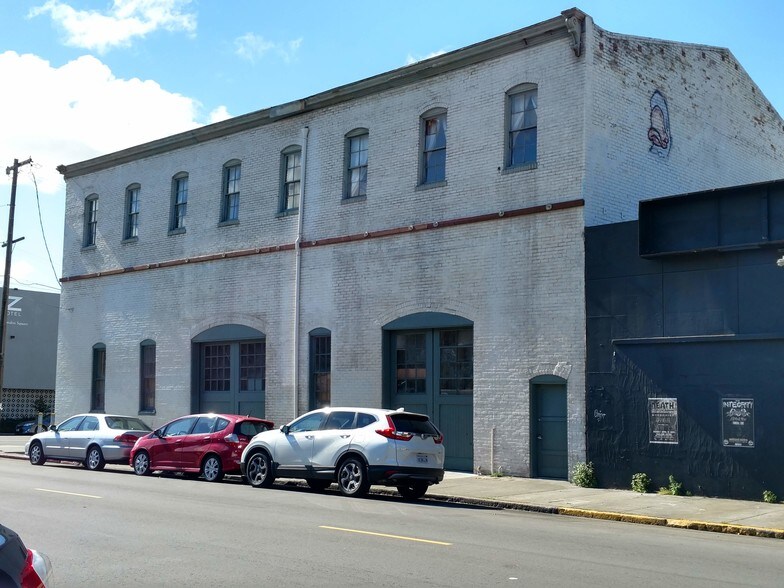 More Photos Of 221 Washington St, Oakland Light Manufacturing For Sale