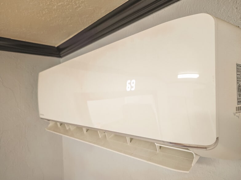 More Photos Of 401 S Ranchwood Blvd, Yukon Flex For Sale