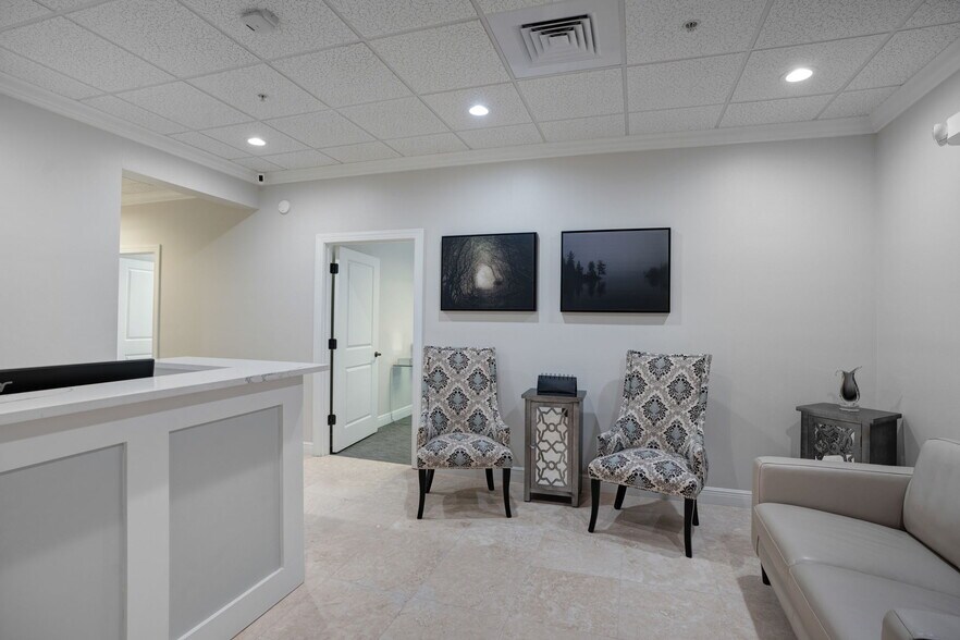 More Photos Of 2639 Fruitville Rd, Sarasota Office For Sale