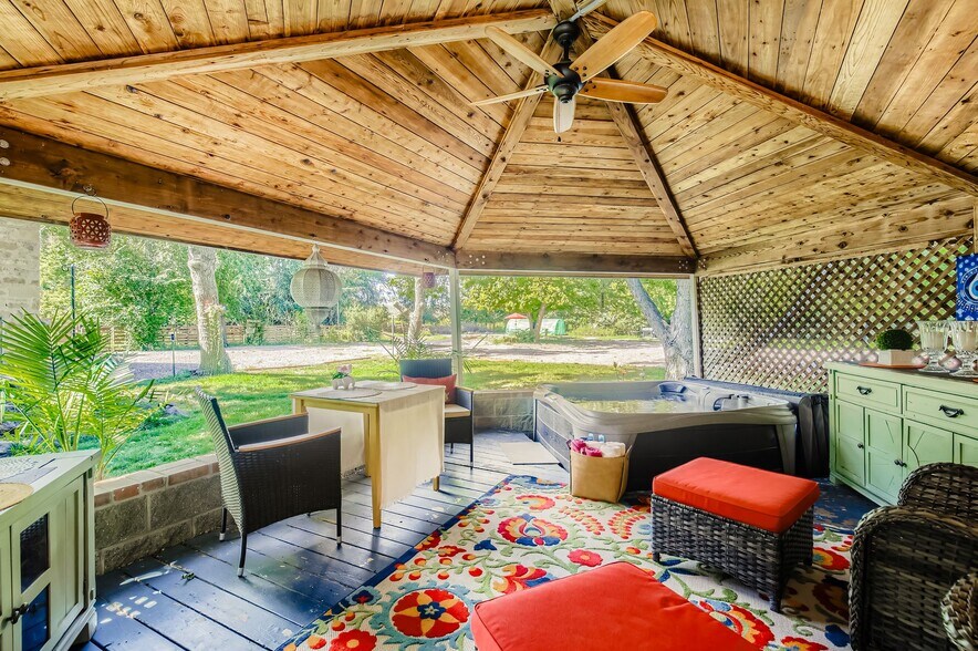 More Photos Of 1305 W 3rd St, Florence Hotel For Sale