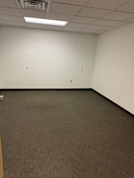 More Photos Of 5739 Green Valley Ct, Oshkosh Manufacturing For Lease