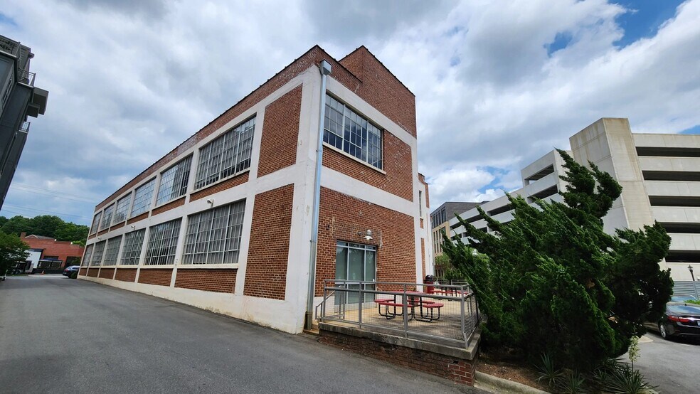More Photos Of 1307 W Morehead St, Charlotte Office For Lease