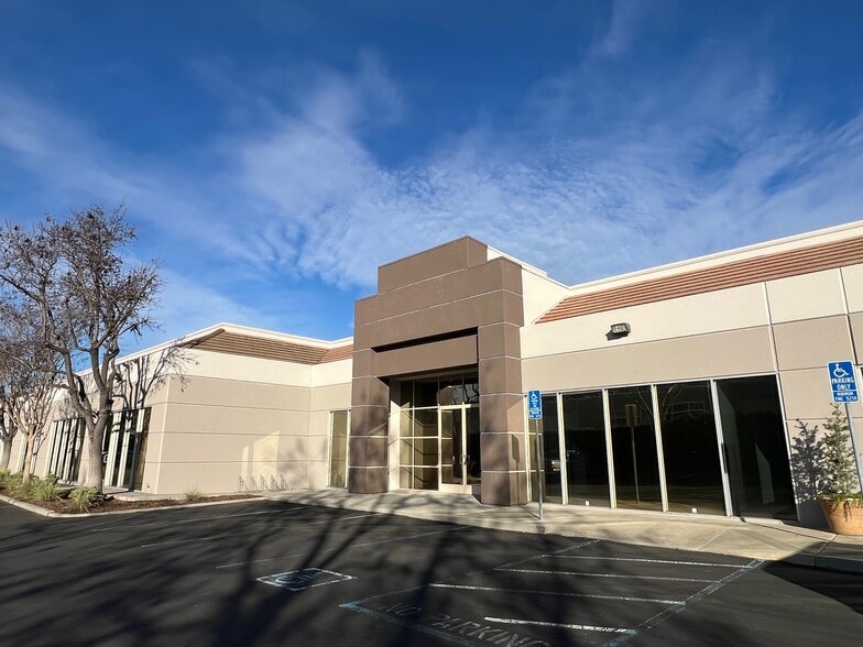 More Photos Of 743 Camden Ave, Campbell Unknown For Lease