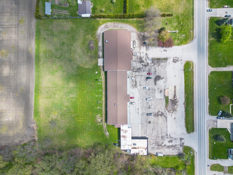 More Photos Of 2024 Dufferin Av, Wallaceburg Apartments For Sale