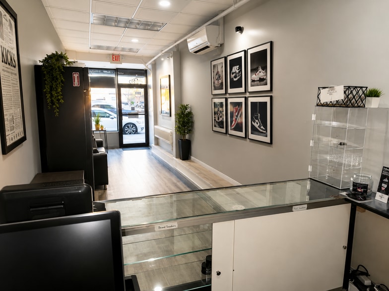 More Photos Of 78-84 E Park Ave, Long Beach Storefront For Lease