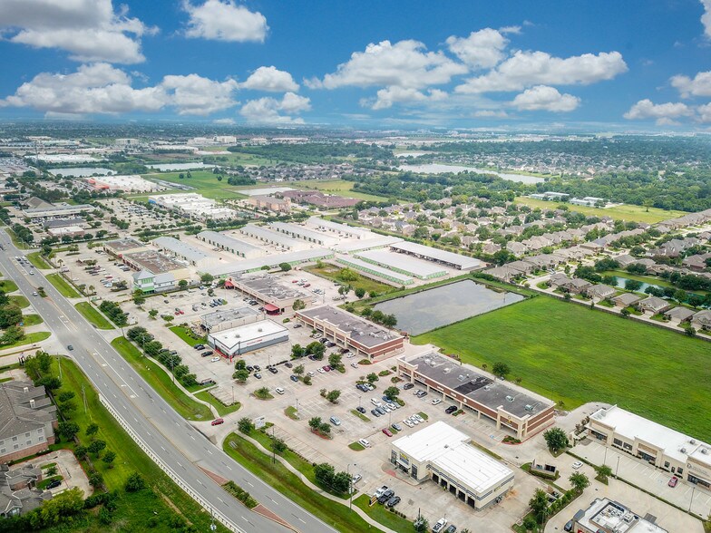 More Photos Of 9603 Broadway Blvd, Pearland Storefront For Lease