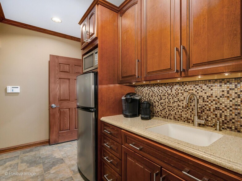 More Photos Of 19225-19233 Henry Dr, Mokena Flex For Sale