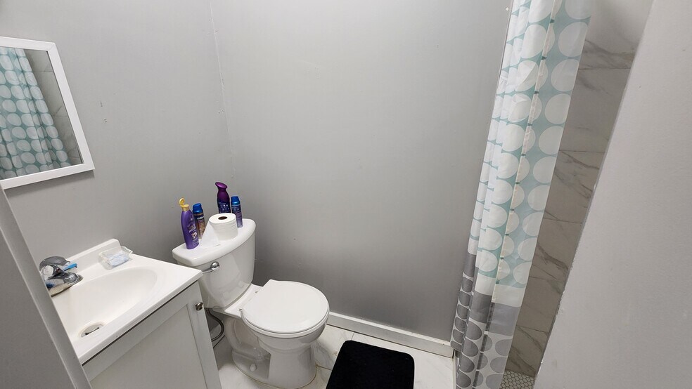 More Photos Of 1110 W Oakland Ave, Austin Apartments For Sale