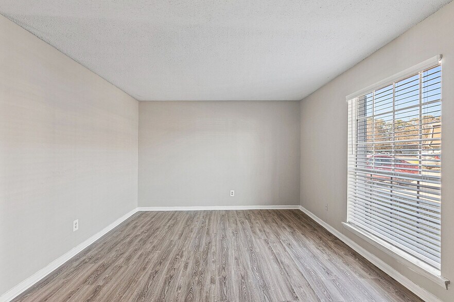 More Photos Of 107 Sterling Ct NW, Center Point Apartments For Sale