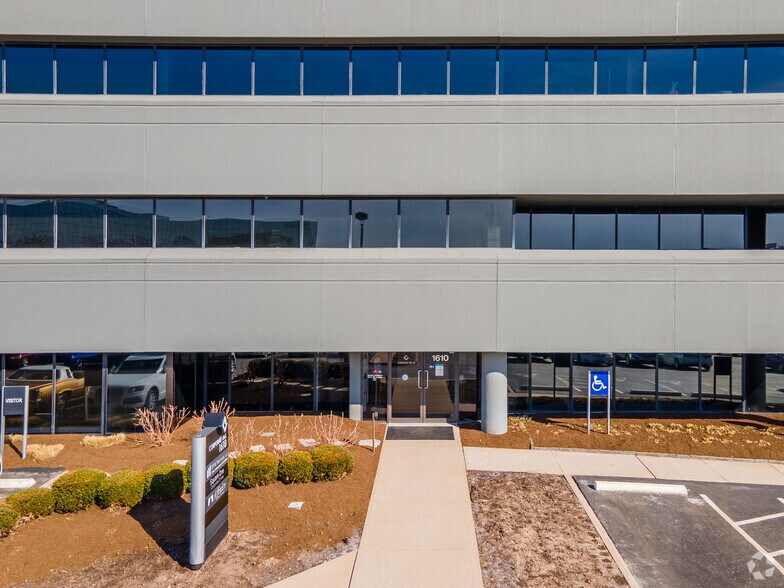 More Photos Of 1610 Des Peres Rd, Des Peres Unknown For Lease