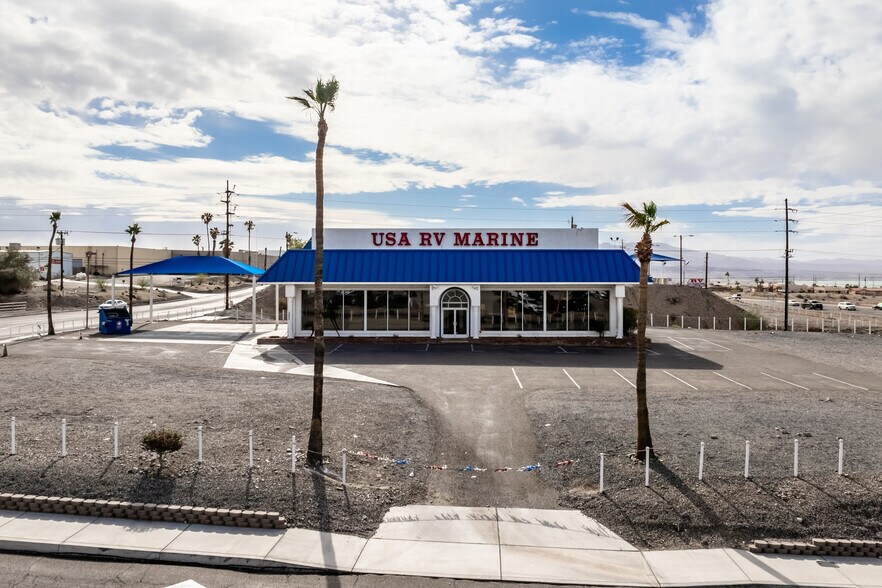 More Photos Of 951 Lake Havasu Ave N, Lake Havasu City Showroom For Sale