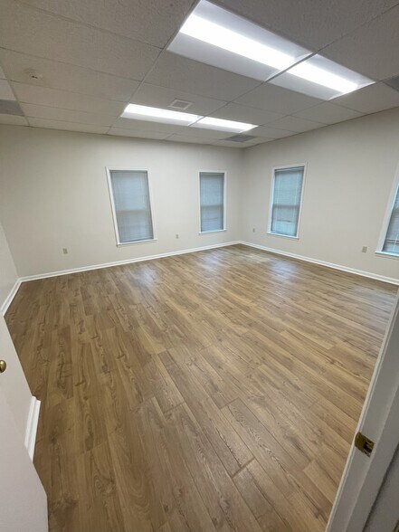 More Photos Of 6575 Stage Rd, Bartlett Office For Lease