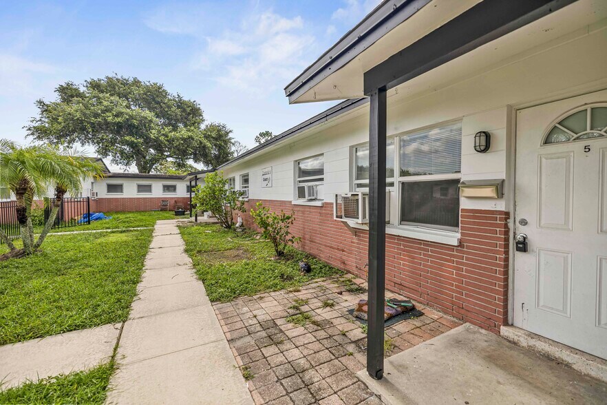 More Photos Of 6550 41st Ave N, Saint Petersburg Multifamily For Sale