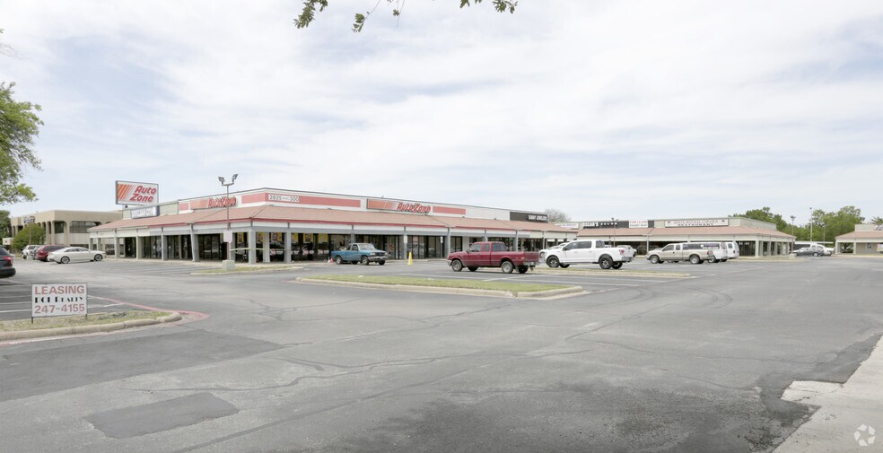 Primary Photo Of 2825 Valley View Ln, Farmers Branch Storefront For Lease