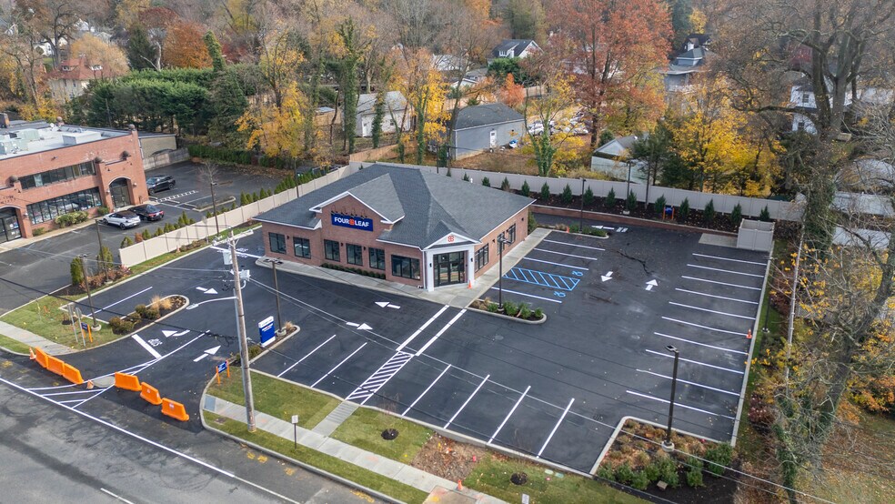 More Photos Of 16 Forest Ave, Glen Cove Office For Sale