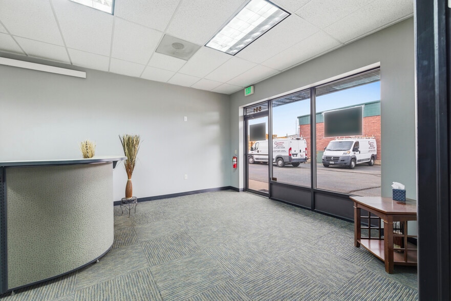 More Photos Of 587-623 Denver Ave, Loveland Flex For Lease