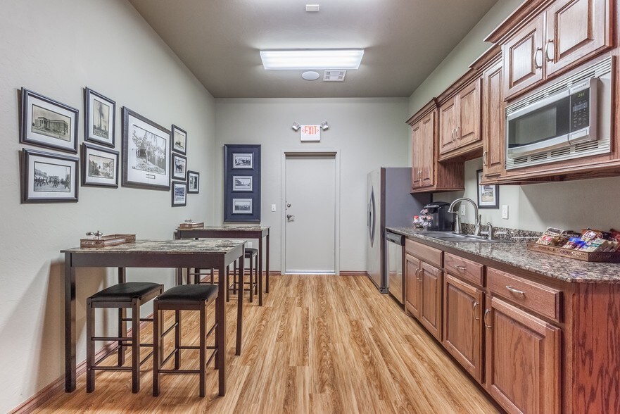 More Photos Of 2248 NW 164th St, Edmond Office For Sale