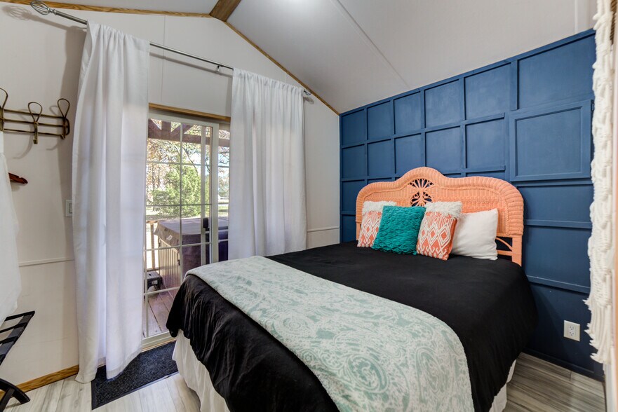 More Photos Of 446724 E 390 Rd, Langley Hotel For Sale