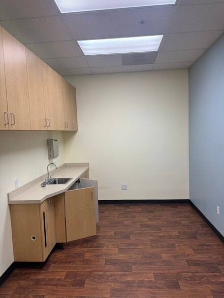 More Photos Of 10202 E Burnside St, Portland Apartments For Lease