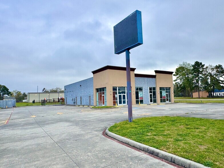 More Photos Of 5737 Fm-1960 Rd E, Humble Freestanding For Lease