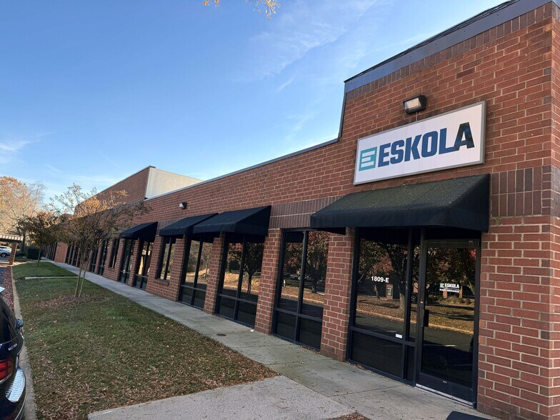 More Photos Of 1809 Associates Ln, Charlotte Light Distribution For Lease